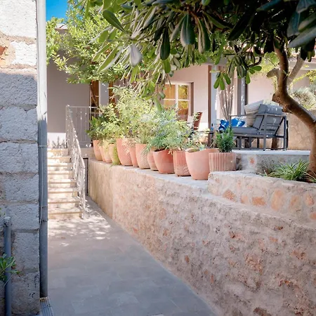 Historic Stone On The Seafront With King Beds And Garden * Stari Grad (Hvar)