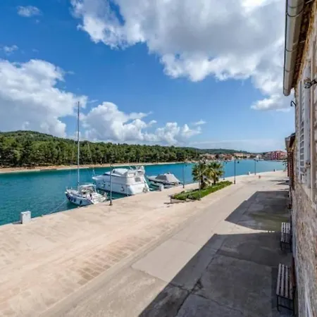 Historic Stone On The Seafront With King Beds And Garden Apartment Stari Grad (Hvar)