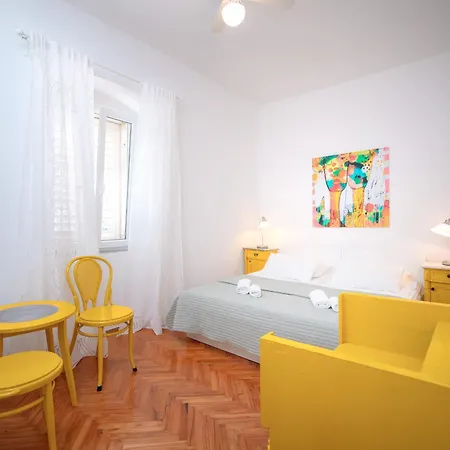 Historic Stone On The Seafront With King Beds And Garden Stari Grad (Hvar)