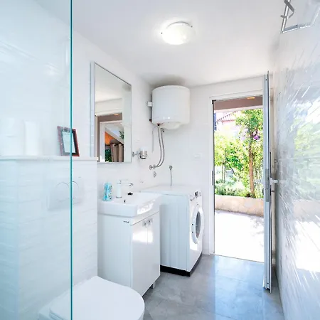 Historic Stone On The Seafront With King Beds And Garden Apartment Stari Grad (Hvar)