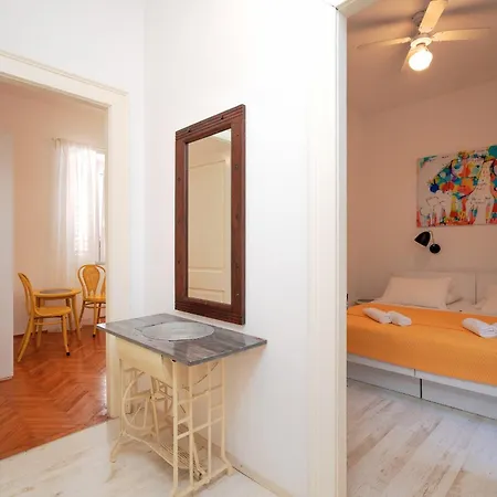 Historic Stone On The Seafront With King Beds And Garden * Stari Grad (Hvar)