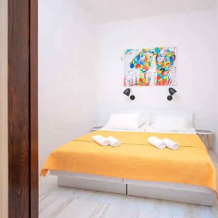 Historic Stone On The Seafront With King Beds And Garden Apartment