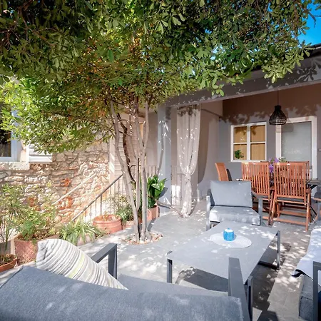 Historic Stone On The Seafront With King Beds And Garden Apartment Stari Grad (Hvar)