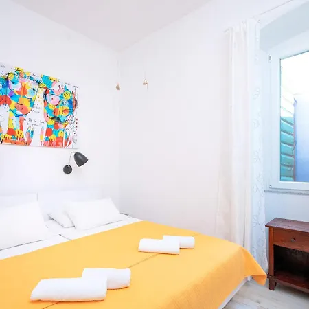 Historic Stone On The Seafront With King Beds And Garden Stari Grad (Hvar)