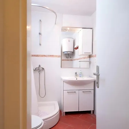 Apartment Historic Stone On The Seafront With King Beds And Garden Stari Grad (Hvar)