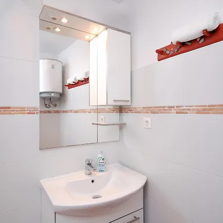 Historic Stone On The Seafront With King Beds And Garden Apartment Stari Grad (Hvar)