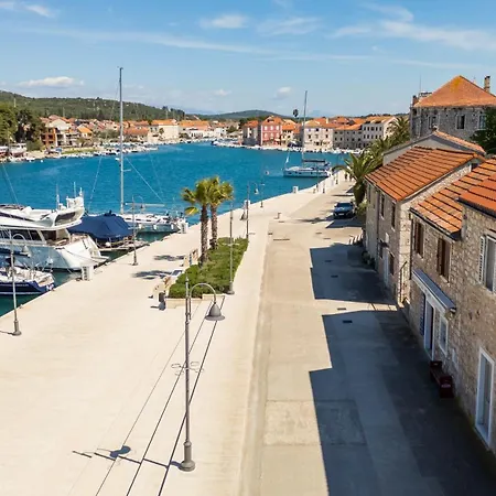 Historic Stone With King Beds & Garden * Stari Grad (Hvar)