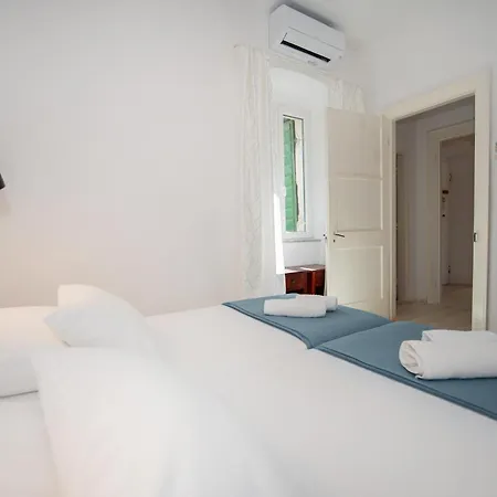 Historic Stone With King Beds & Garden * Stari Grad (Hvar)